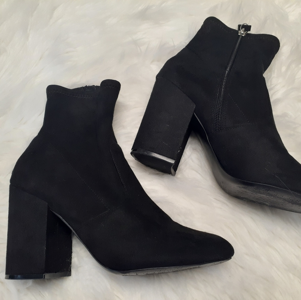 Steve Madden black micro suede ankle boots size 9